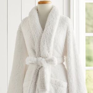 Pottery Barn Ivory Women’s Teddy Fur Robe